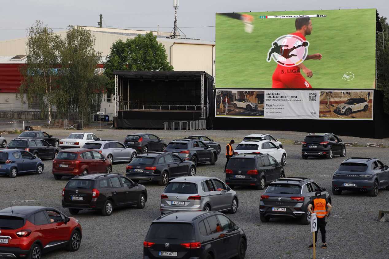 Fútbol desde el coche: la nueva realidad en tiempos de coronavirus