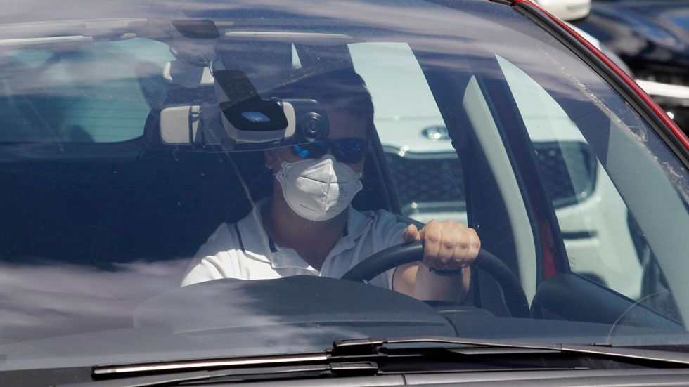 Cuándo es obligatorio usar mascarilla en el coche según el nuevo Real Decreto y sus multas