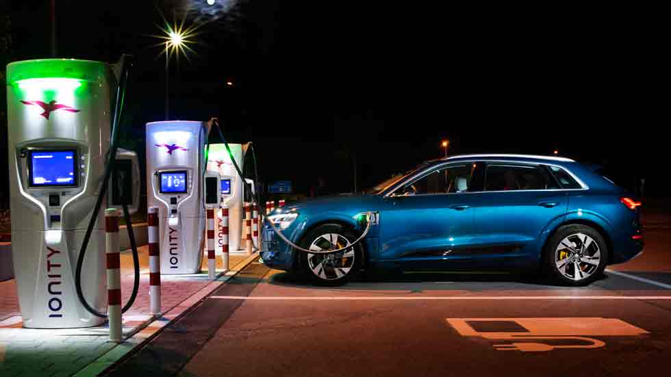 Audi permitirá cargas de hasta 150 kW en el e-tron 55