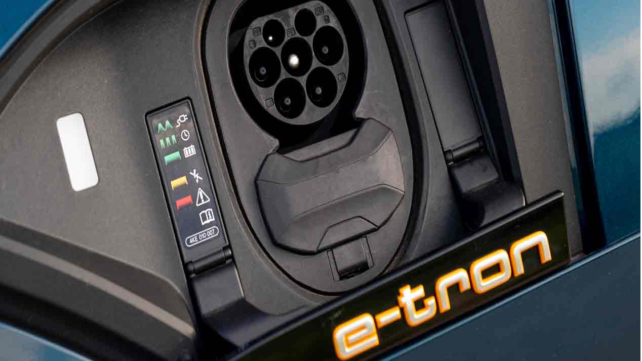 El Audi etron 55 podrá recargarse en 45 minutos conectado a cargadores de alta potencia y 150 kW