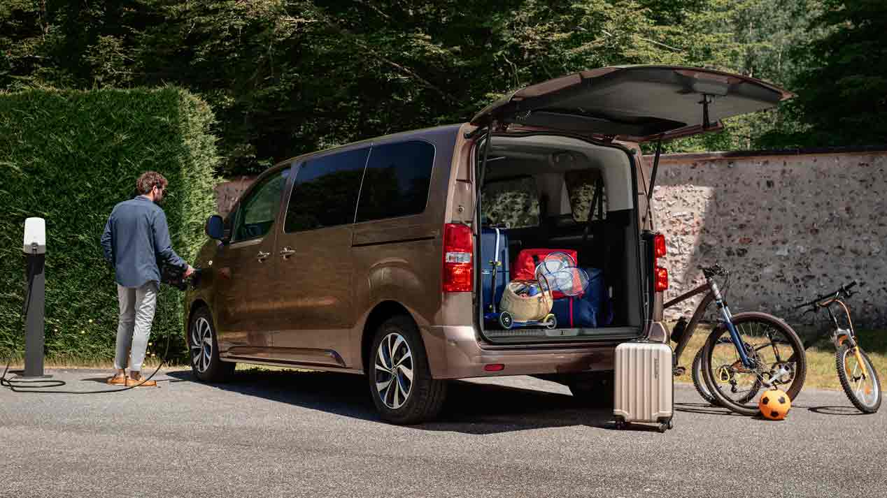 Citroën e-SpaceTourer, cero emisiones y hasta 330 km. Así es el monovolumen eléctrico de Citroën