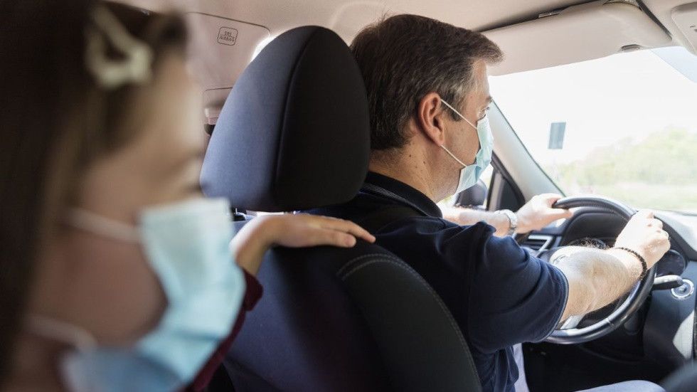 Viajar por carretera: en qué casos SÍ y NO es obligatorio usar mascarilla