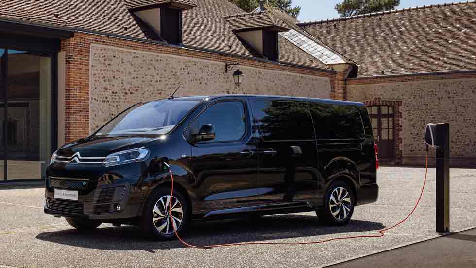 Citroën e-SpaceTourer: la nueva versión eléctrica suma flexibilidad con tres longitudes, dos opciones de batería con hasta 330 km de autonomía.
