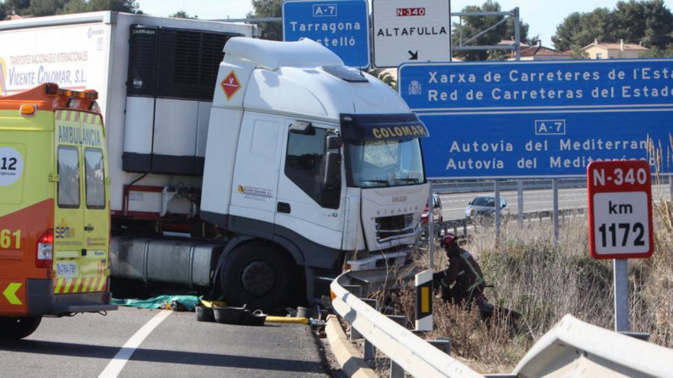 La Guardia Civil te explica qué es la conducta PAS en caso de accidente
