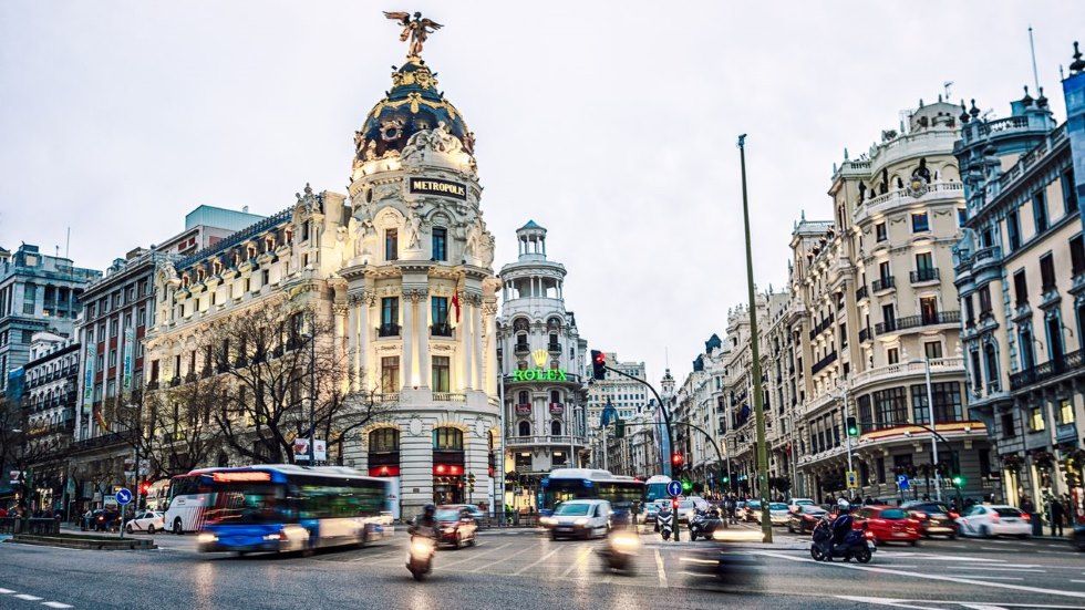 Cuál es la velocidad máxima por la que apuesta la DGT en ciudad y por qué