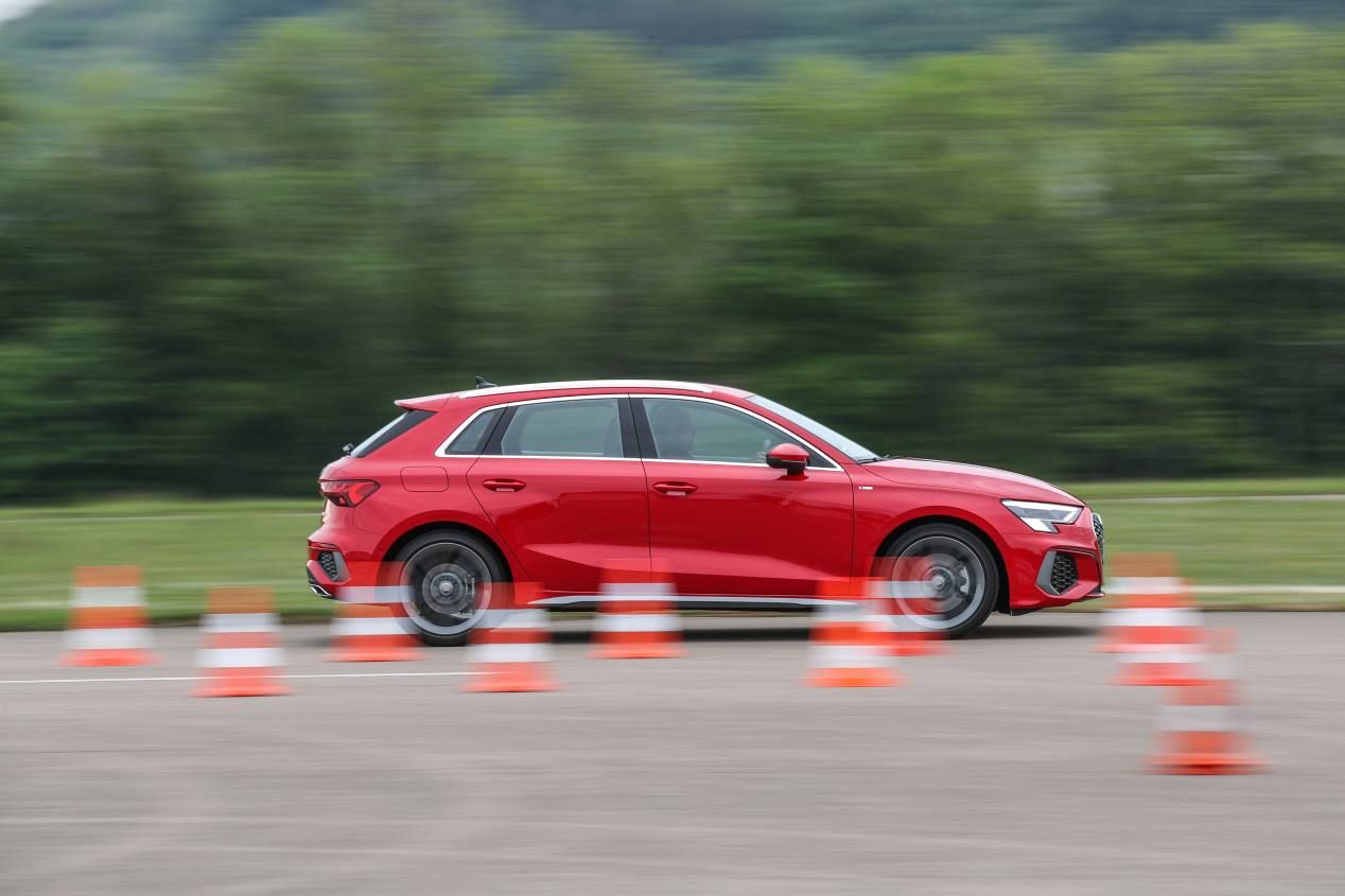 Comparativa: Audi A3 35 TDI vs BMW 118d y Mercedes A 200d