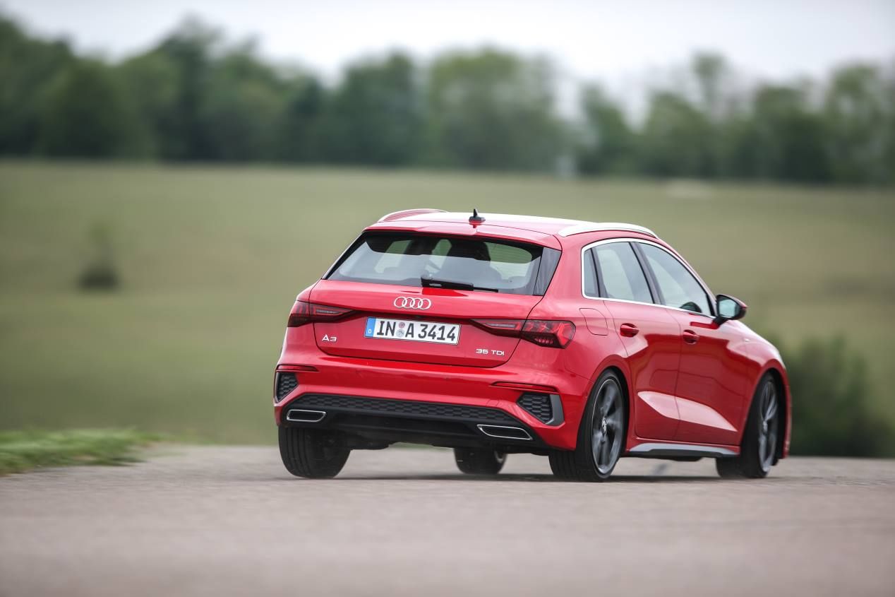 Comparativa: Audi A3 35 TDI vs BMW 118d y Mercedes A 200d