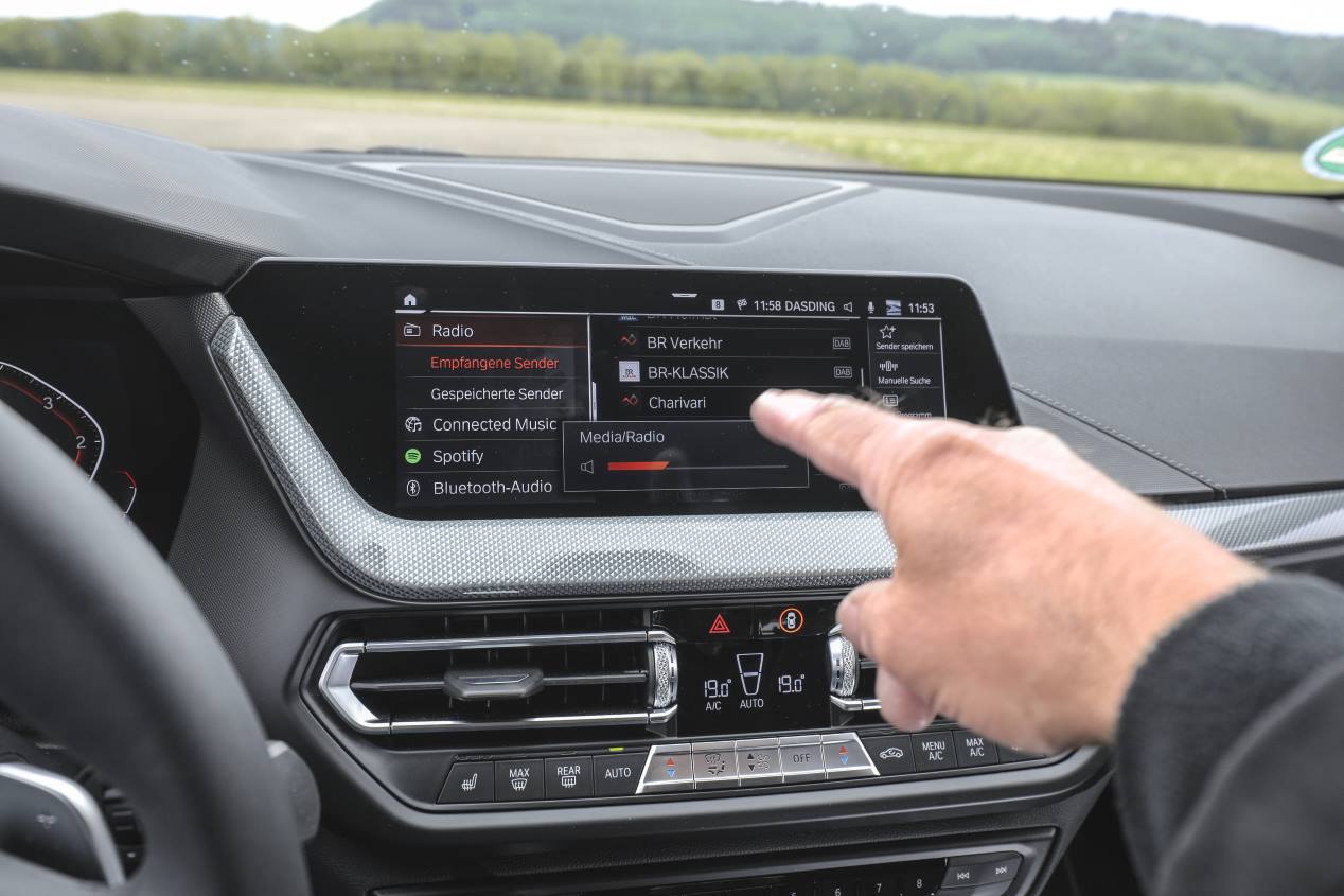 Comparativa: Audi A3 35 TDI vs BMW 118d y Mercedes A 200d
