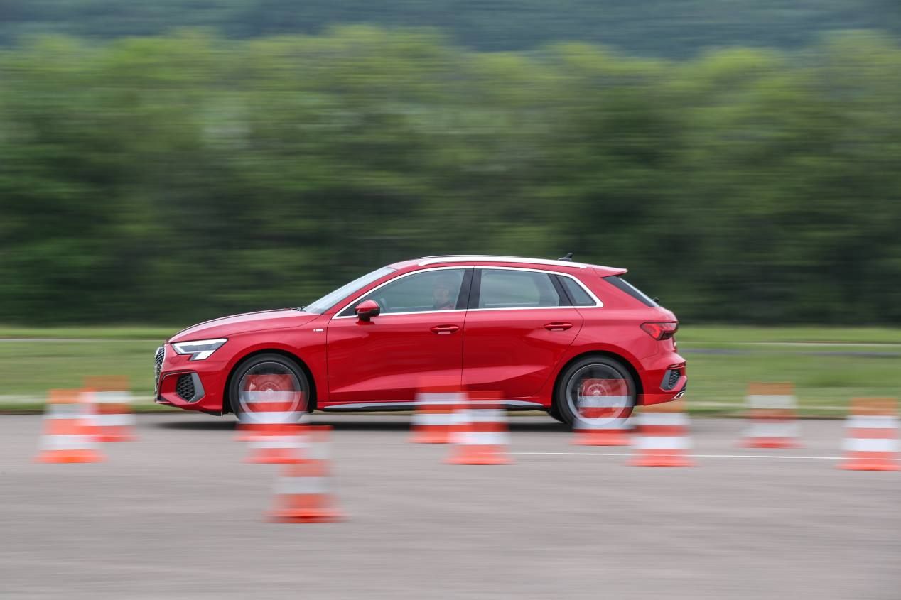 Comparativa: Audi A3 35 TDI vs BMW 118d y Mercedes A 200d