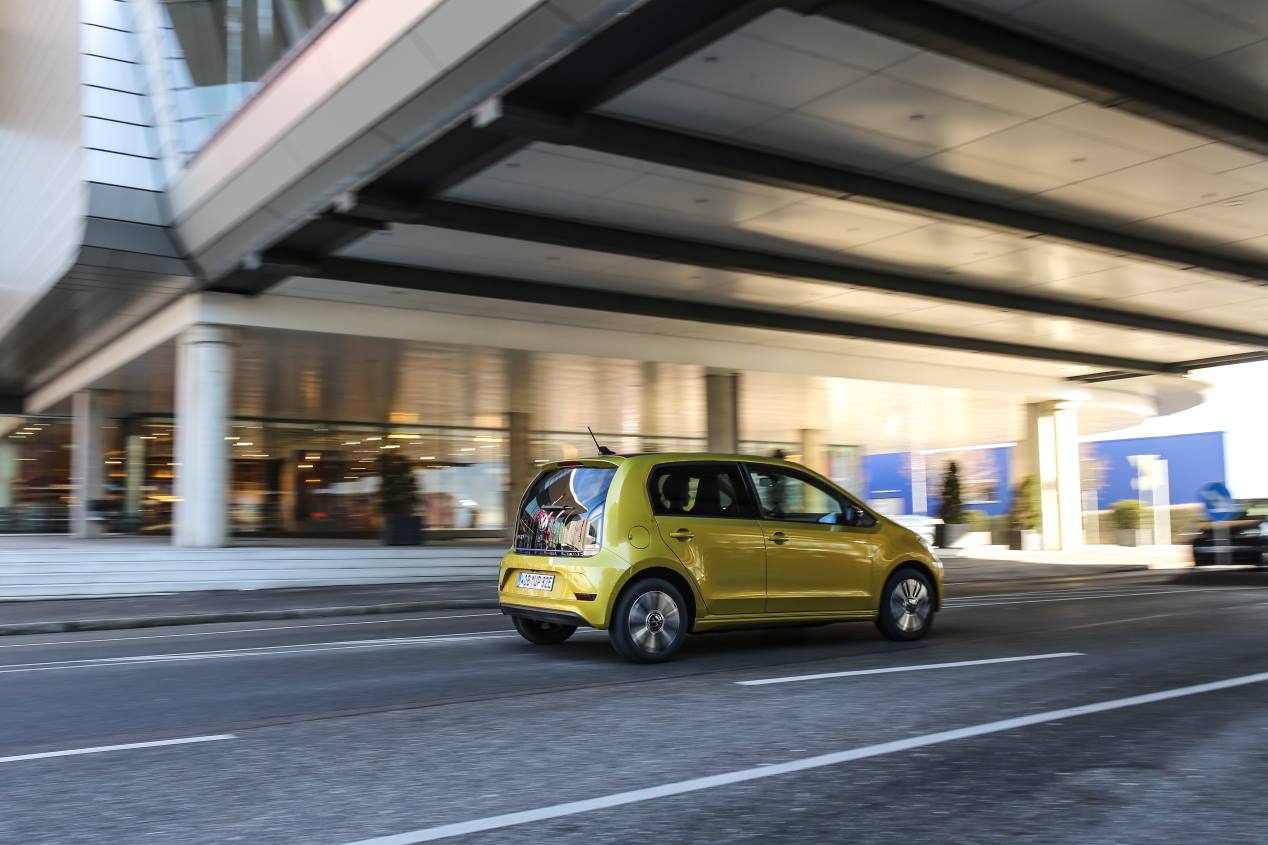 VW e-up! vs Renault Zoe: dos versátiles eléctricos, frente a frente