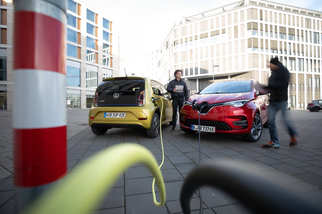 VW e-up! vs Renault Zoe: dos versátiles eléctricos, frente a frente