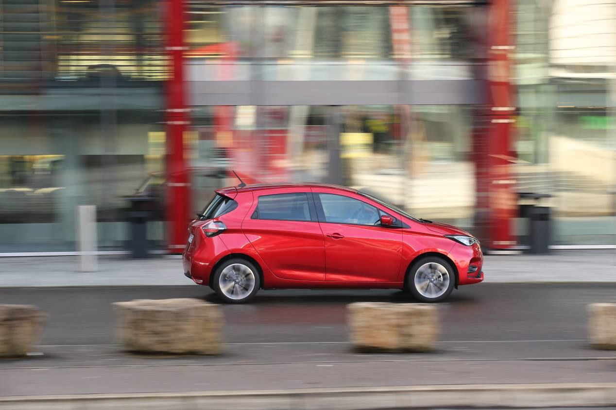VW e-up! vs Renault Zoe: dos versátiles eléctricos, frente a frente