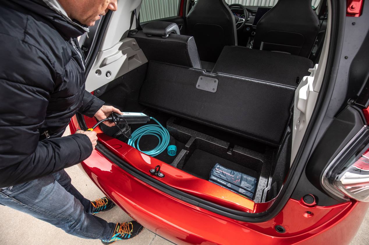 VW e-up! vs Renault Zoe: dos versátiles eléctricos, frente a frente