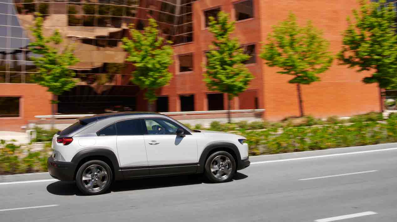 Mazda MX-30. Conducimos el SUV coupé eléctrico de Mazda