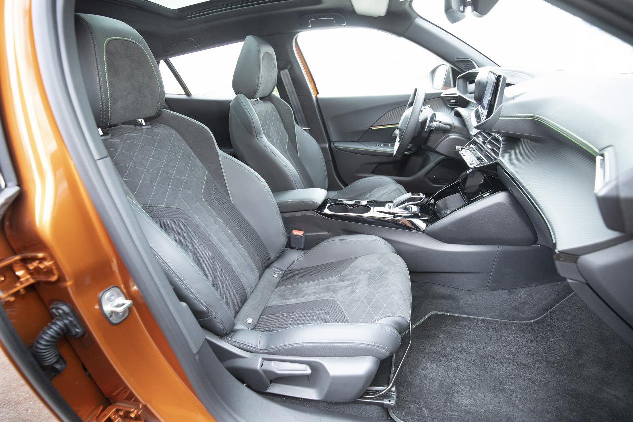 Comparativa: Skoda Kamiq 1.5 TSI/150 vs Peugeot 2008 PureTech/155