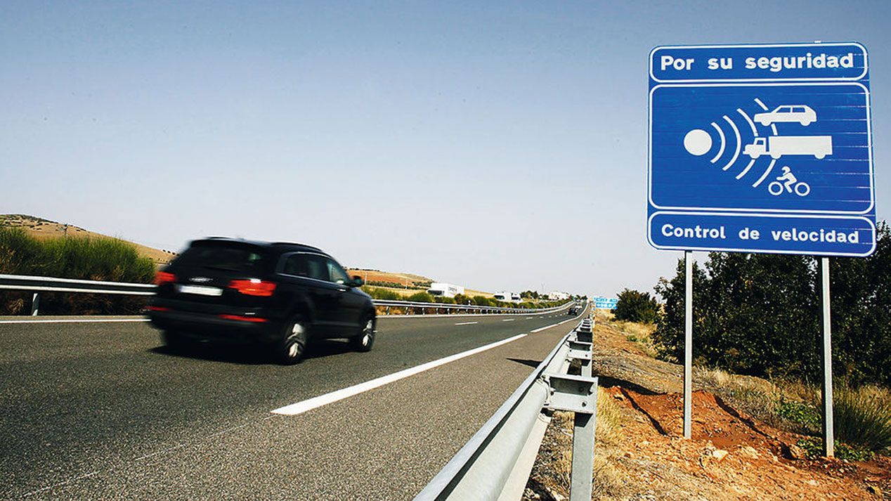 De 100 a 600 €: todas las multas de la DGT por excesos de velocidad y cuáles te llevan a la cárcel