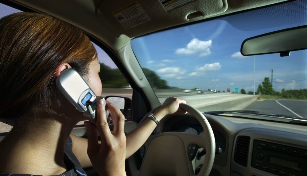 Móvil al volante peligro y distracción