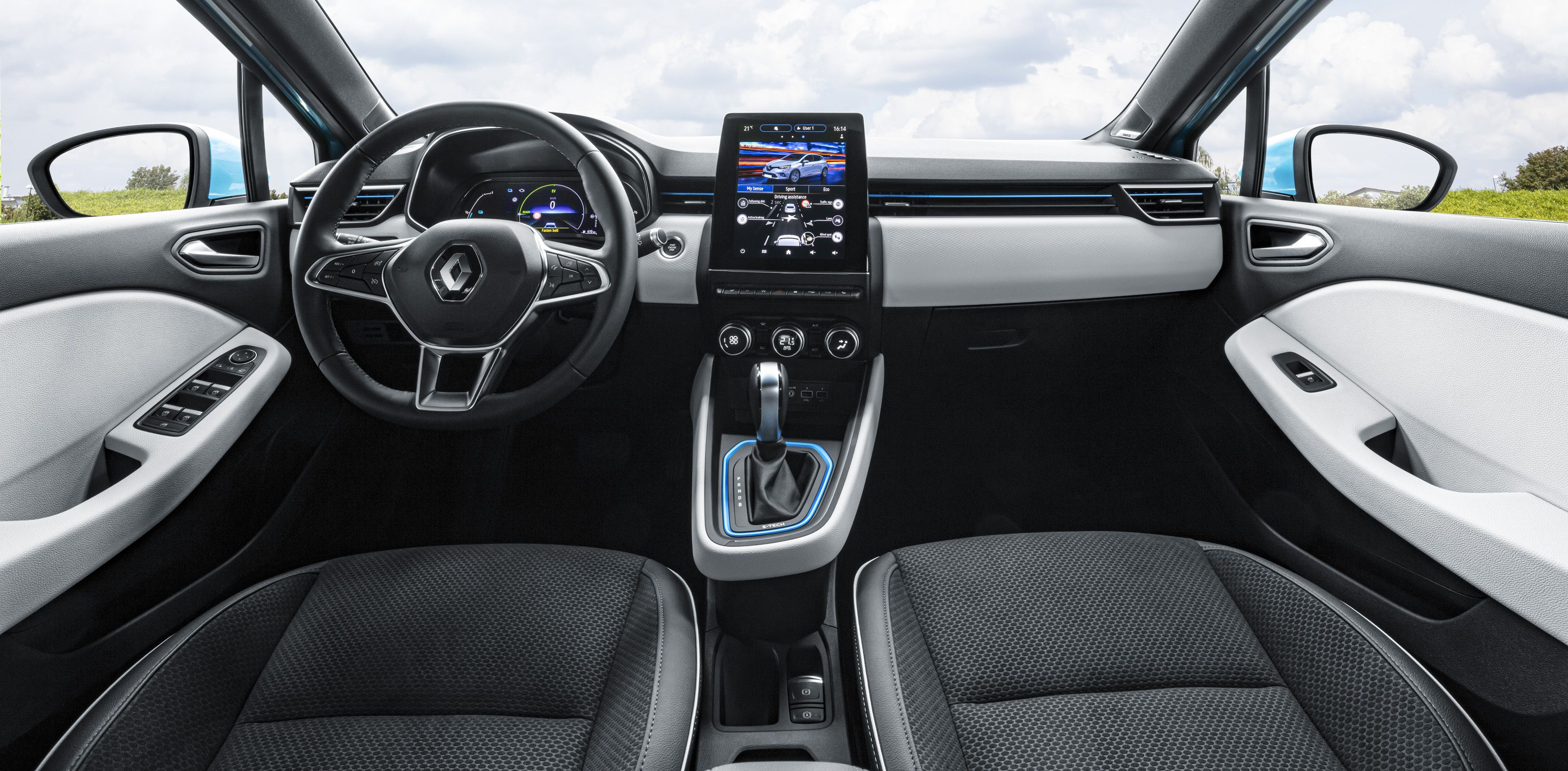 La única diferencia entre el Renault Clio E-Tech y sus hermanos de gama es la información adicional del cuadro de instrumentos.