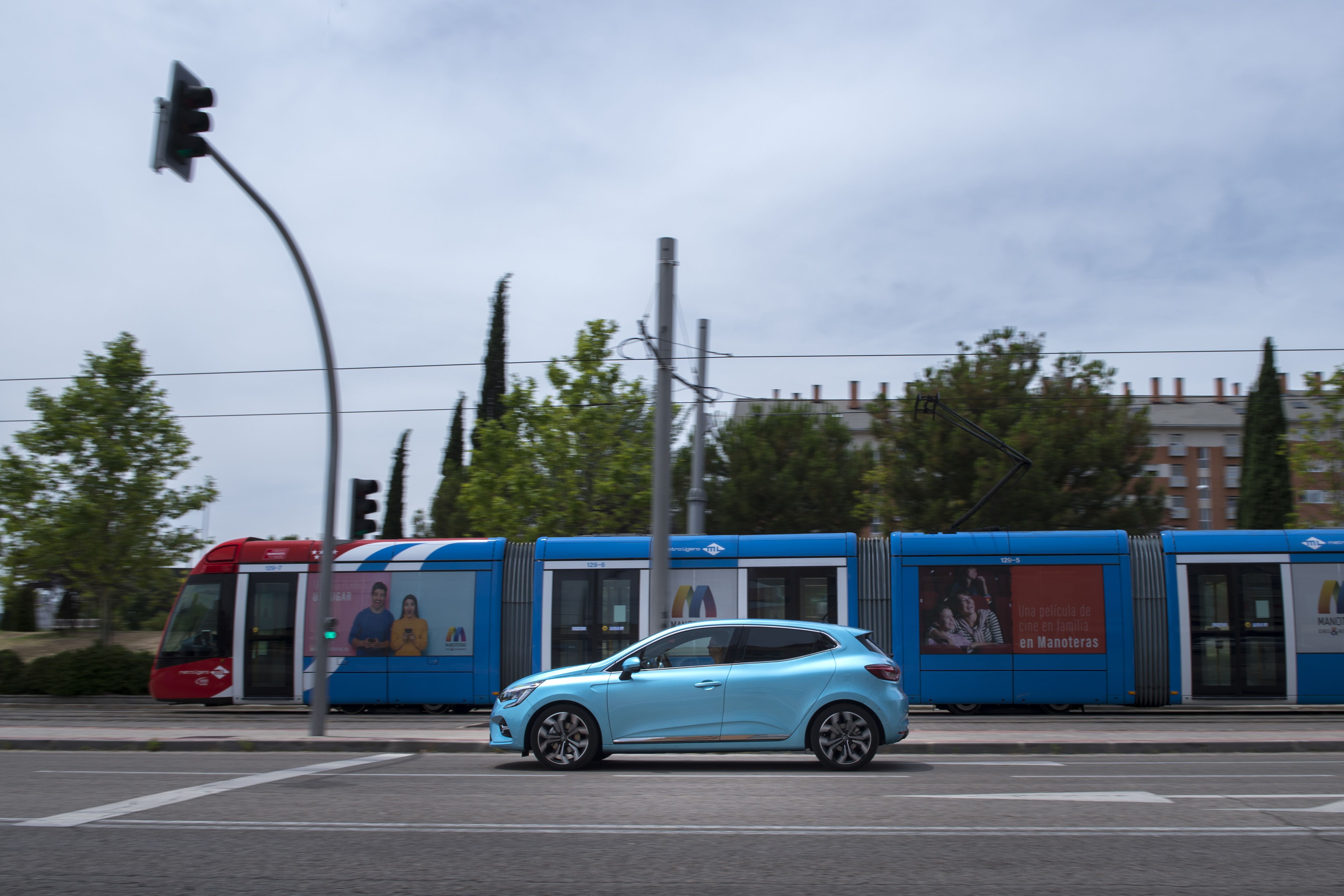 La conducción del Renault Clio E-Tech es muy agradable tanto en ciudad como fuera de ella.