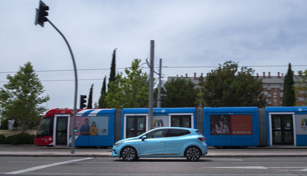 La conducción del Renault Clio E-Tech es muy agradable tanto en ciudad como fuera de ella. La conducción del Renault Clio E-Tech es muy agradable tanto en ciudad como fuera de ella.