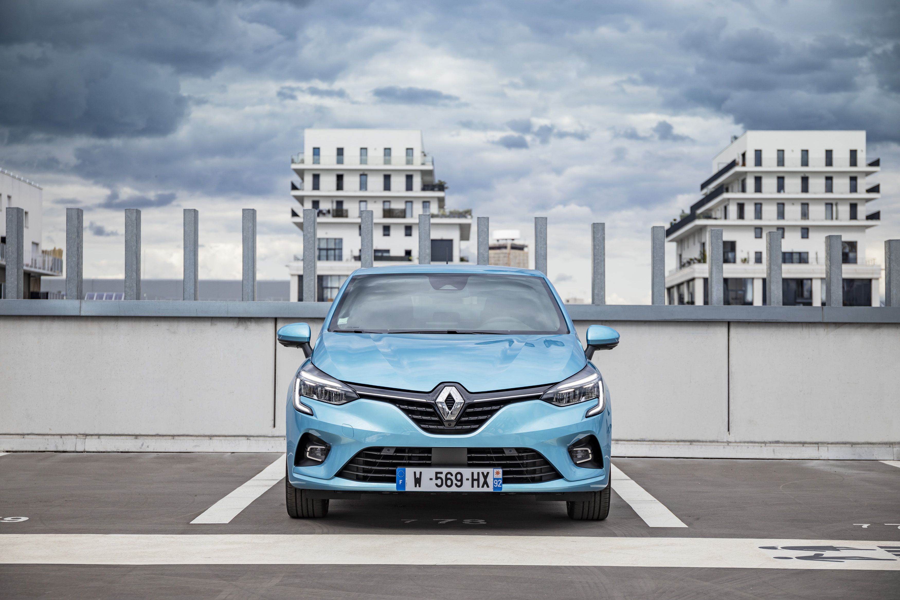 Acción, reacción. Los tres motores del Renault Clio E-Tech proporcionan una gran elasticidad y rapidez de respuesta.