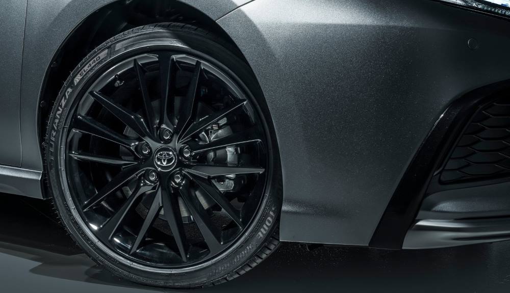 Una de las llantas del Toyota Camry 2021