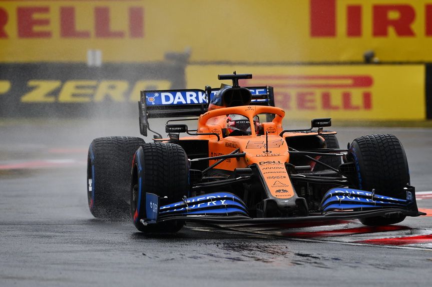 Carlos Sainz rodando en los Libres 2 con lluvia
