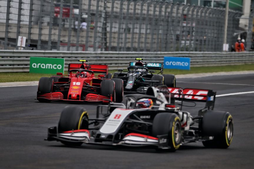 Romain Grosjean por delante de Leclerc y Bottas en carrera