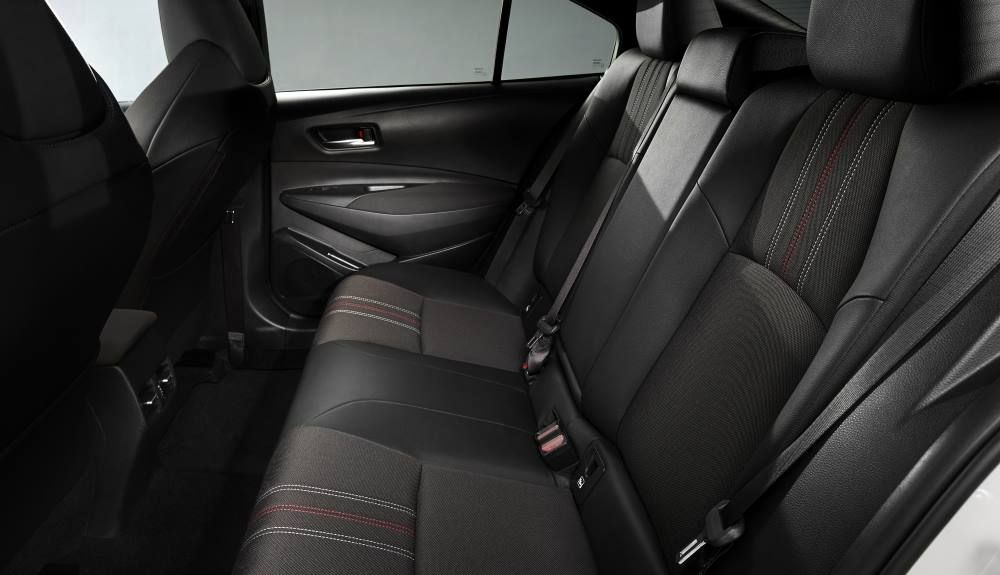 Los asientos traseros del Toyota Corolla GR Sport