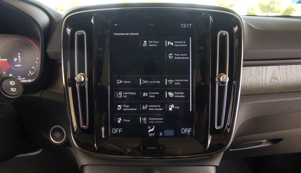 Pantalla central del Volvo XC40 T5 Recharge