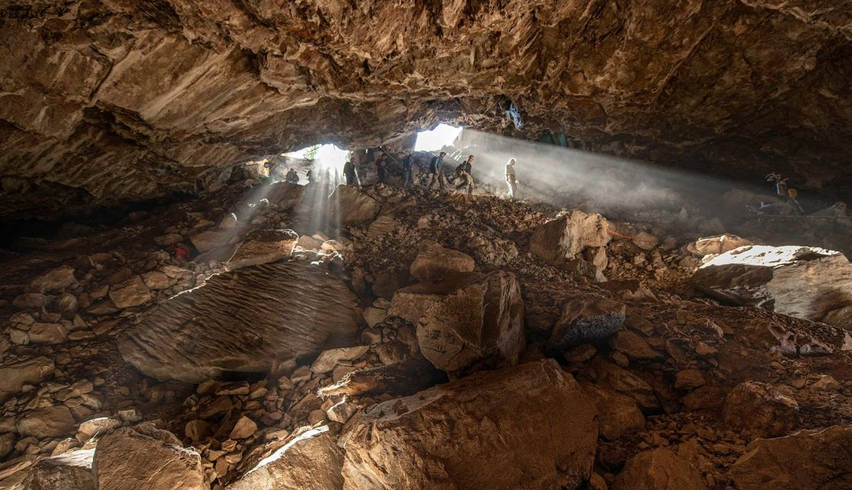 Miembros del equipo entrando en la cueva mexicana de Chiquihuite . Foto: Devlin A. Gandy