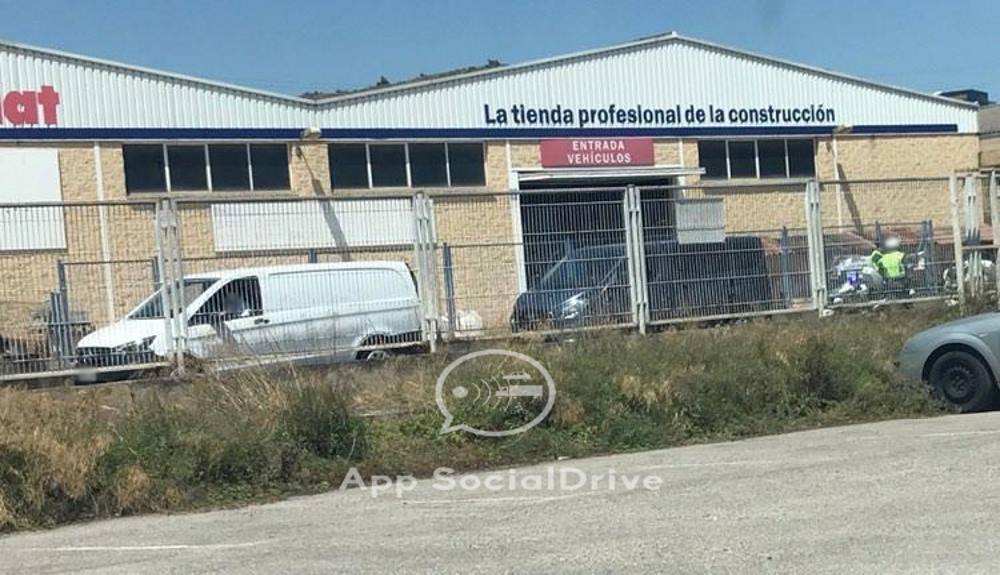 Una de las furgonetas camufladas en Logroño en el Polígono Cantabria