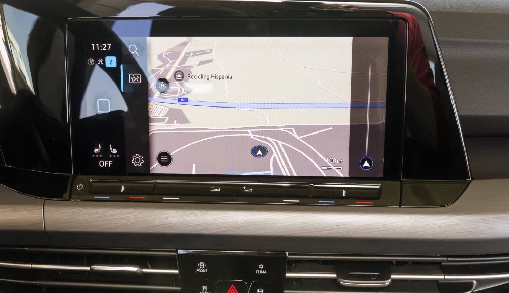 La pantalla del sistema multimedia en el nuevo Golf 1.5 eTSI