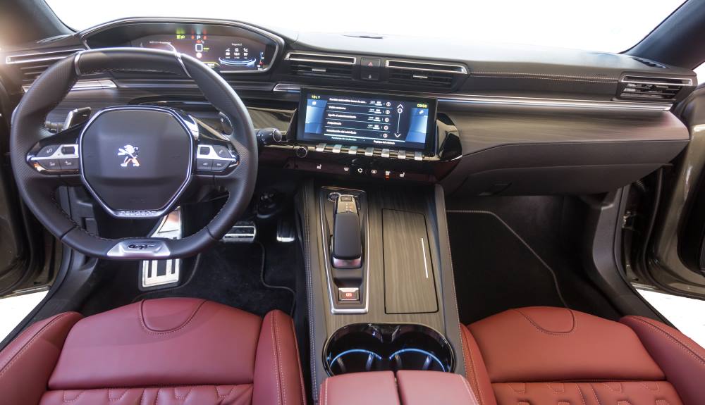 Interior del Peugeot 508 SW GT Hybrid