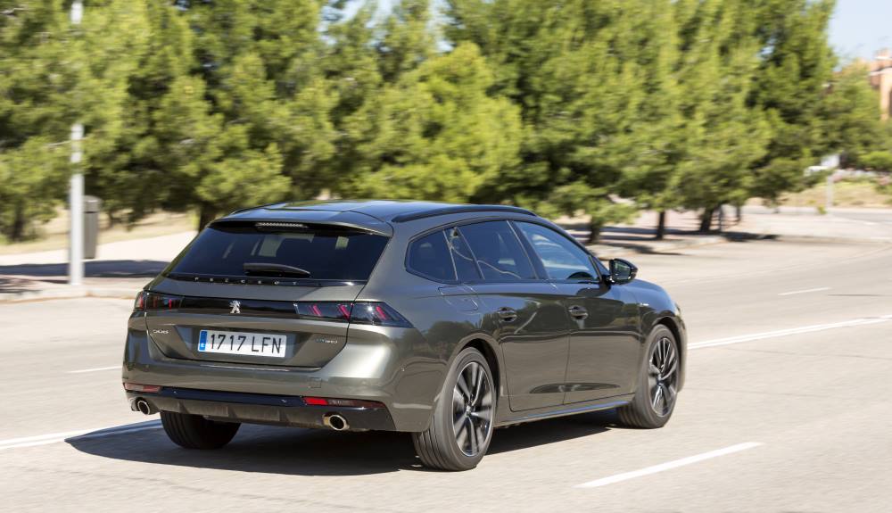 Vista posterior del Peugeot 508 SW GT Hybrid