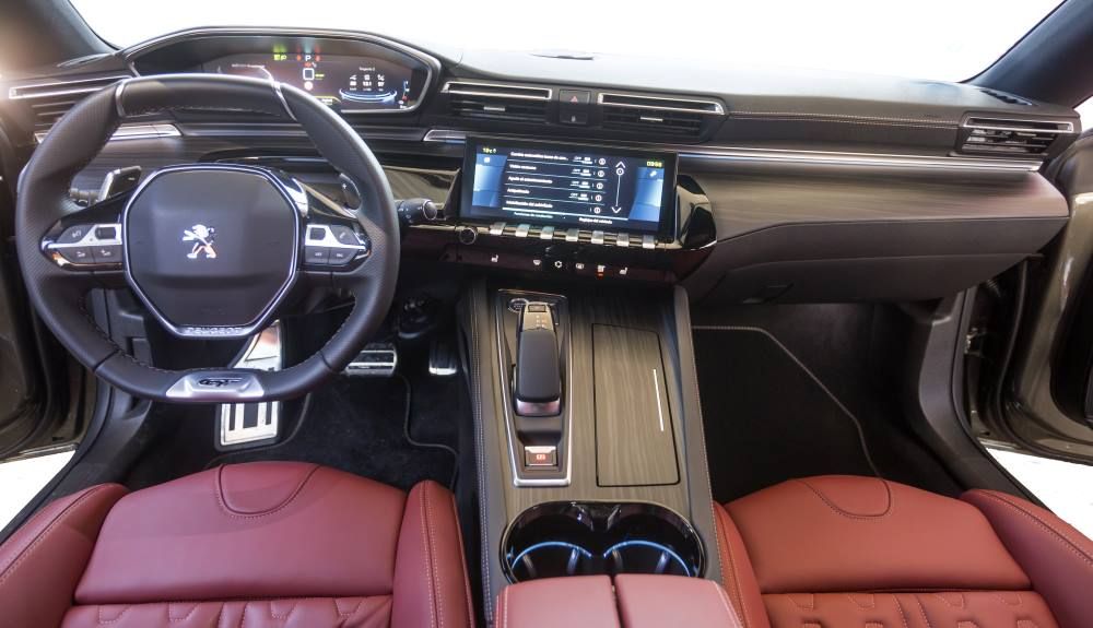 Interior del Peugeot 508 SW GT Hybrid