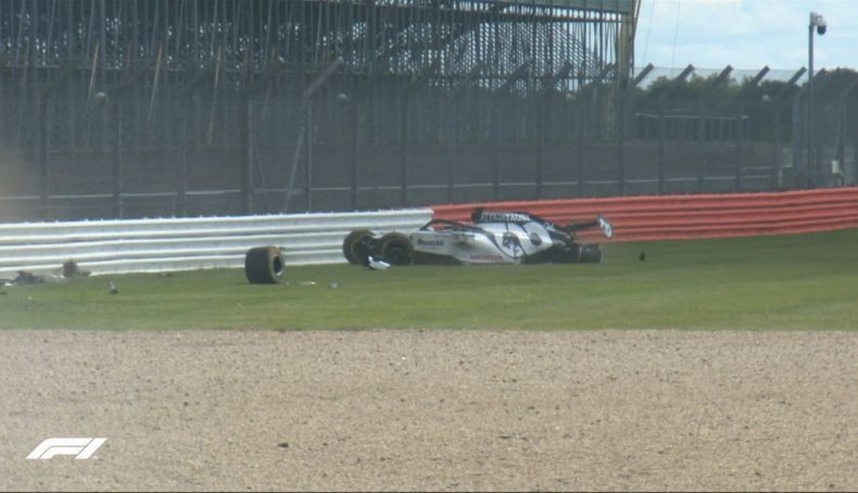 Espectacular accidente de Daniil Kvyat que provocó la salida del segundo safety car Espectacular accidente de Daniil Kvyat que provocó la salida del segundo safety car
