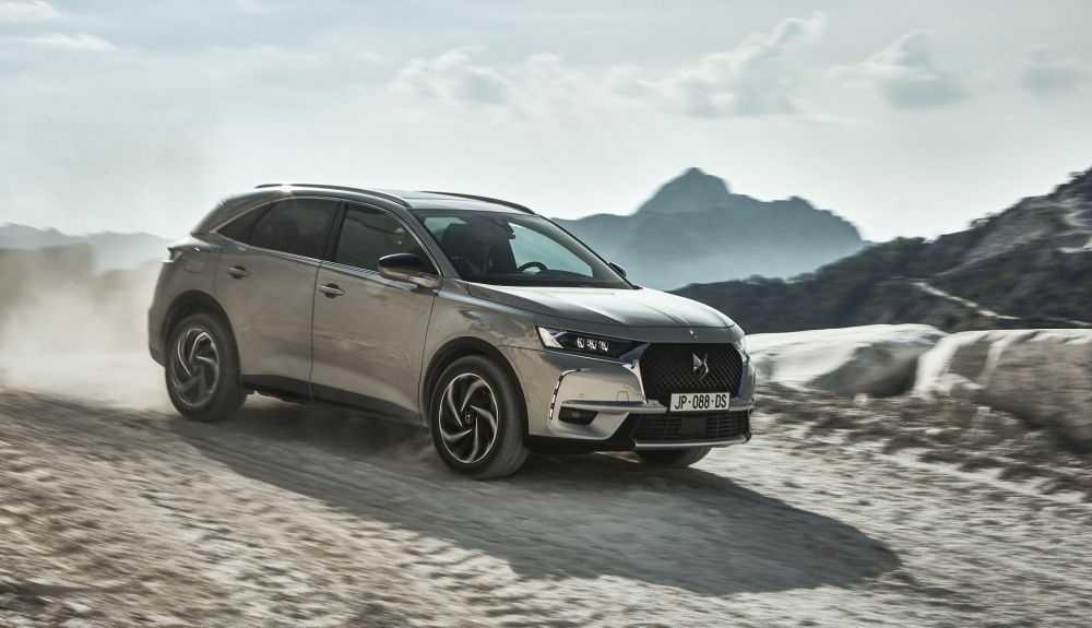 El nuevo DS7 Crossback e-tense 225 cuenta de serie con sistema de amortiguación predictiva.