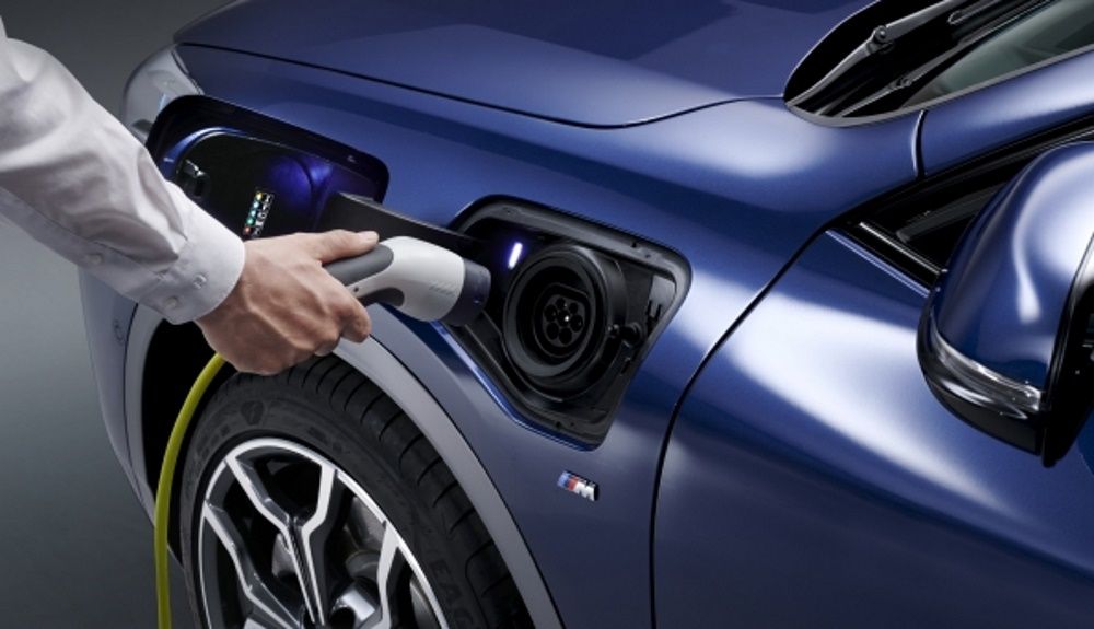 BMW X2 xDrive 25e: toma de enchufe