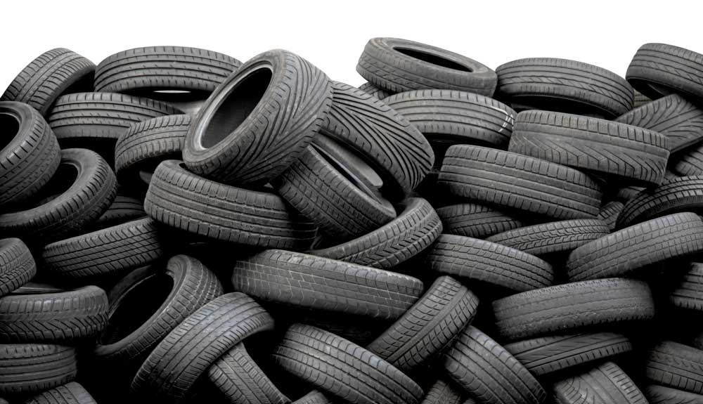 El Gobierno aprueba un decreto sobre el uso de neumáticos en los coches.