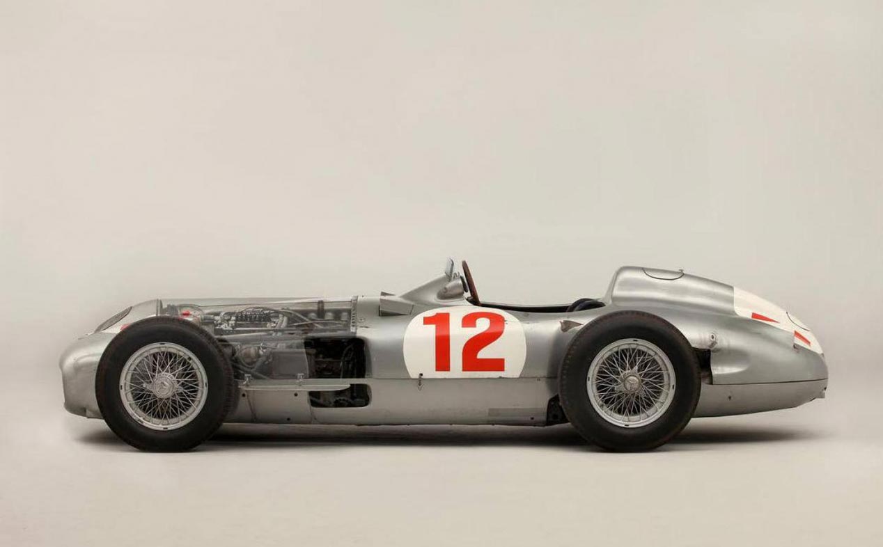 Mercedes Benz W196 de 1954, la bala plateada que pilotó Fangio y la única que está en manos privadas.