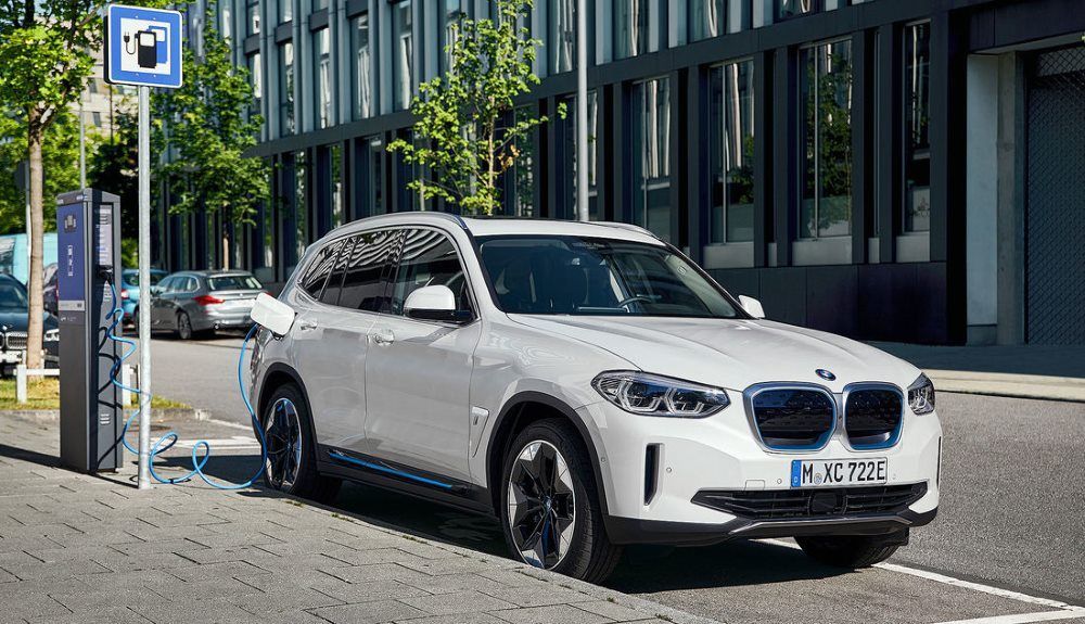 Muchos de los rasgos del BMW iX1 2023 derivarán del actual iX3, en la foto. Muchos de los rasgos del BMW iX1 2023 derivarán del actual iX3, en la foto.