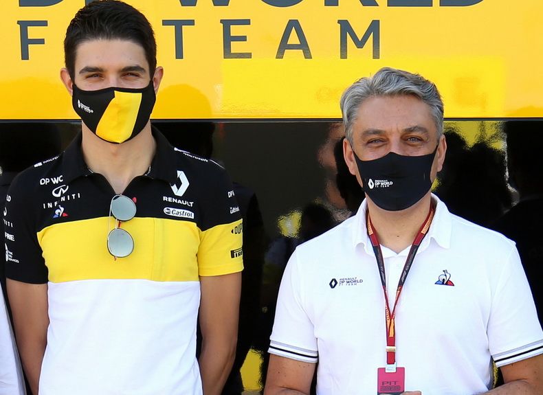 Esteban Ocon y Luca de Meo en el GP de España