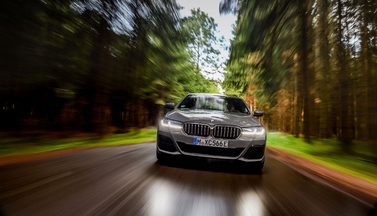 La velocidad máxima del BMW 545e xDrive está limitada a 250 kmh