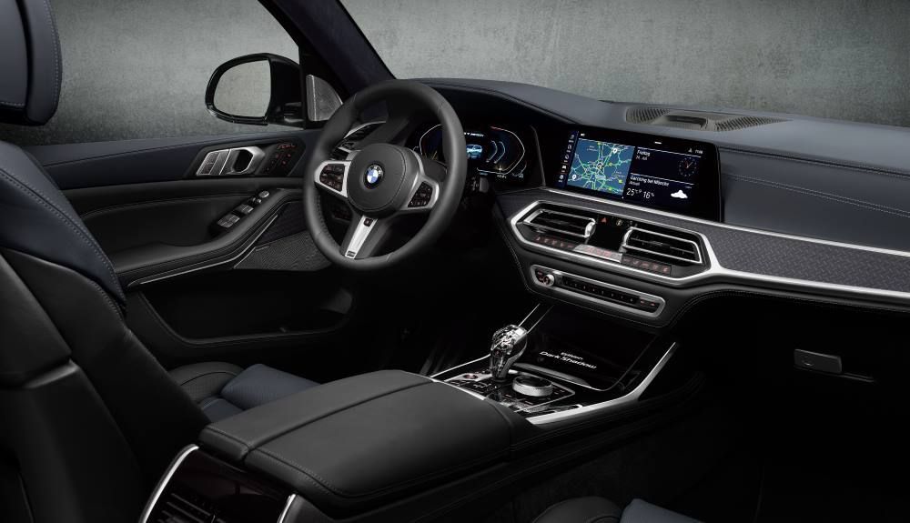 Interior con todo lujo de detalles en el X7 Dark Shadow Edition Interior con todo lujo de detalles en el X7 Dark Shadow Edition