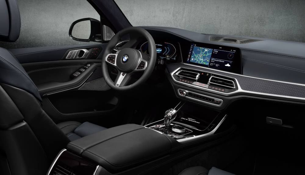 Interior con todo lujo de detalles en el X7 Dark Shadow Edition