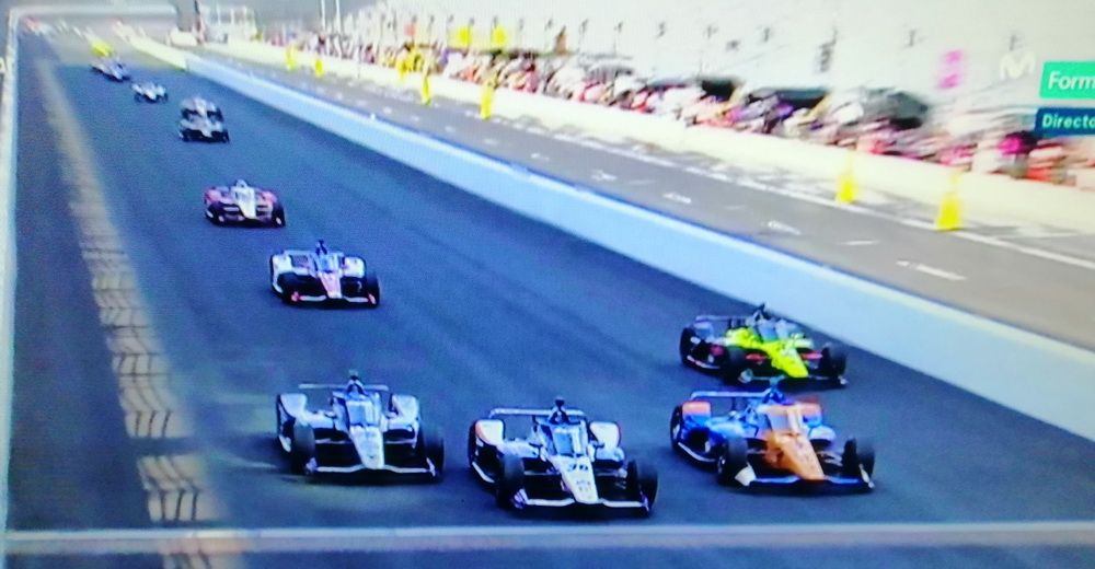 Llegada bajo la bandera amarilla con Sato ganador de las 500 millas de Indy 2020