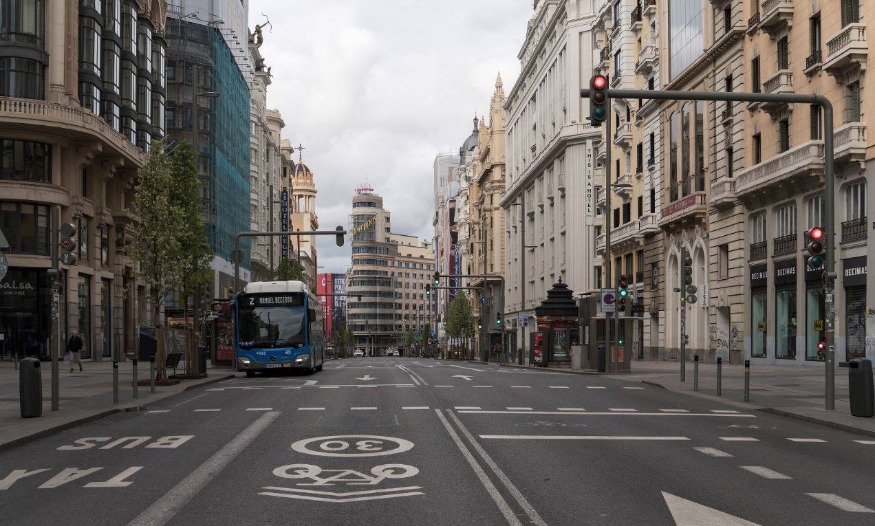 El coronavirus Covid-19 ha dejado nuestras calles desiertas, eliminando la contaminación por tráfico. / Nemo
