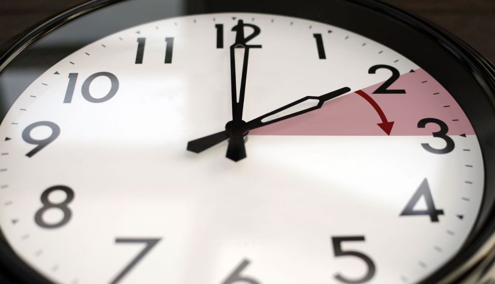 El cambio de hora lleva años despertando polémica y estudios internacionales sobre su conveniencia. El cambio de hora lleva años despertando polémica y estudios internacionales sobre su conveniencia.