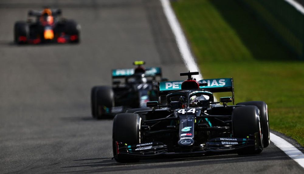 Hamilton delante de Bottas en carrera Hamilton delante de Bottas en carrera